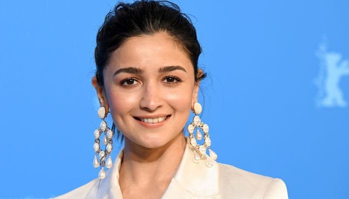 Alia Bhatt Biography, Age, Family, Sisters, Husband, Dramas, Wedding & Net Worth