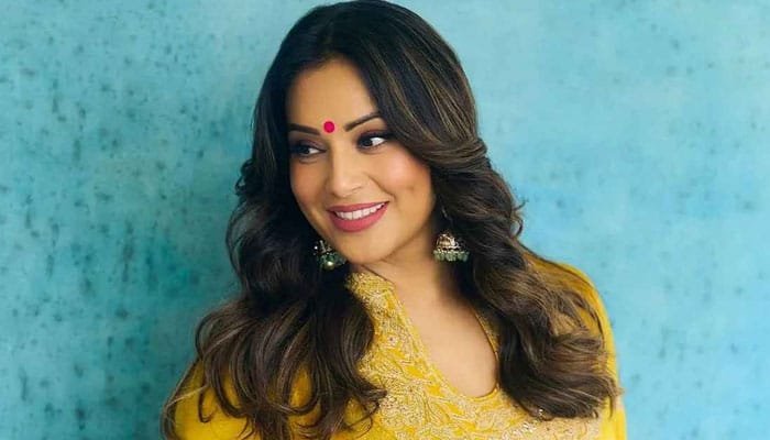 Bipasha Basu Biography, Age, Family, Sisters, Wedding, Movies & Net Worth