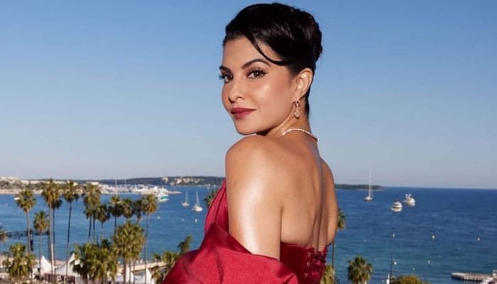 Jacqueline Fernandez Biography, Age, Family, Sisters, Movies & Net Worth