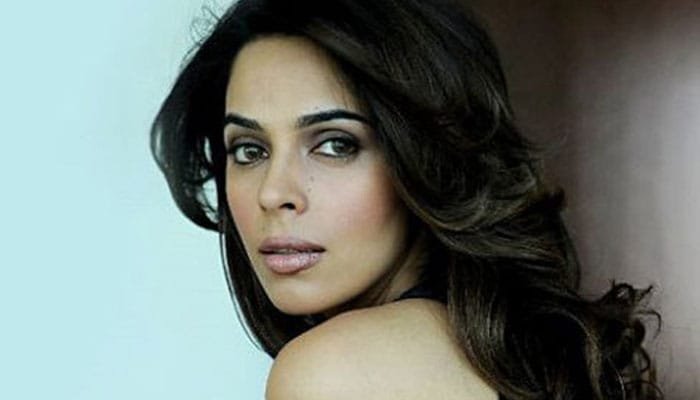 Mallika Sherawat Biography, Age, Family, Sisters, Wedding, Movies & Net Worth