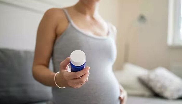 Doctors Reassure Pregnant Women: Tylenol Remains Safe!