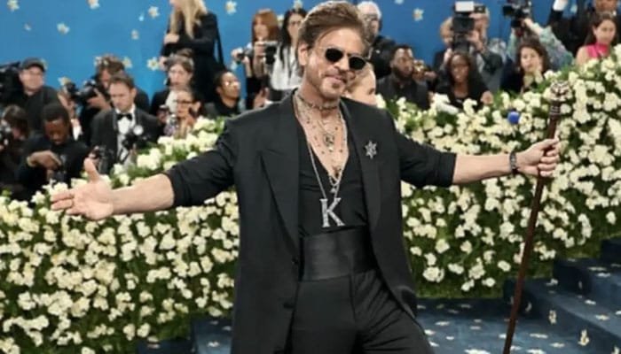 Shah Rukh Khan Biography, Age, Family, Sisters, Husband, Dramas, Wedding & Net Worth